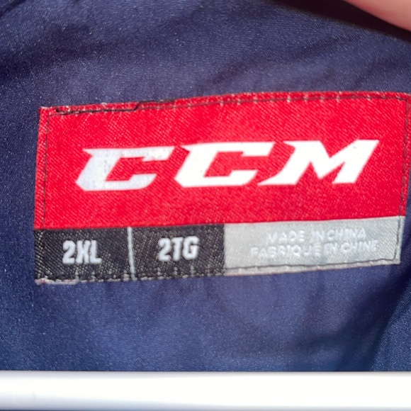 CCM hockey coat - Picture 3 of 12